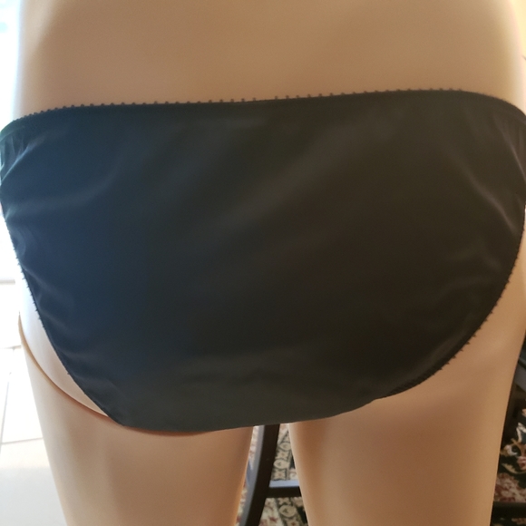 3 Victoria secret woman panties - Picture 6 of 11
